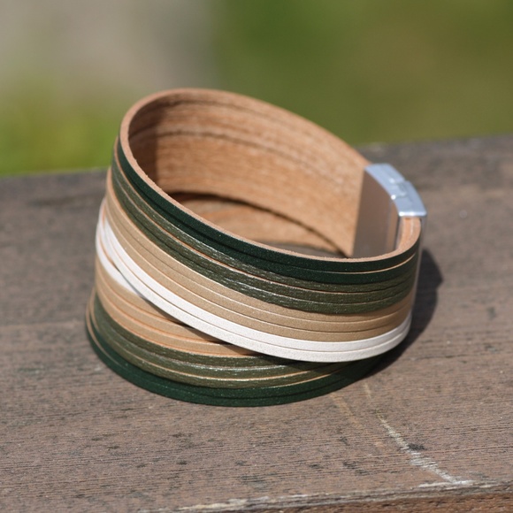 Retro Wide Green Leather Cuff Bracelet Magnetic Clasp , Wide Bangle Bracelet - Picture 4 of 6